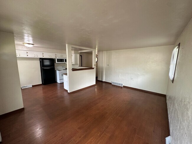 Building Photo - 413 Tampa Way