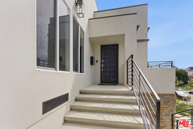 Building Photo - 1532 Glendon Ave