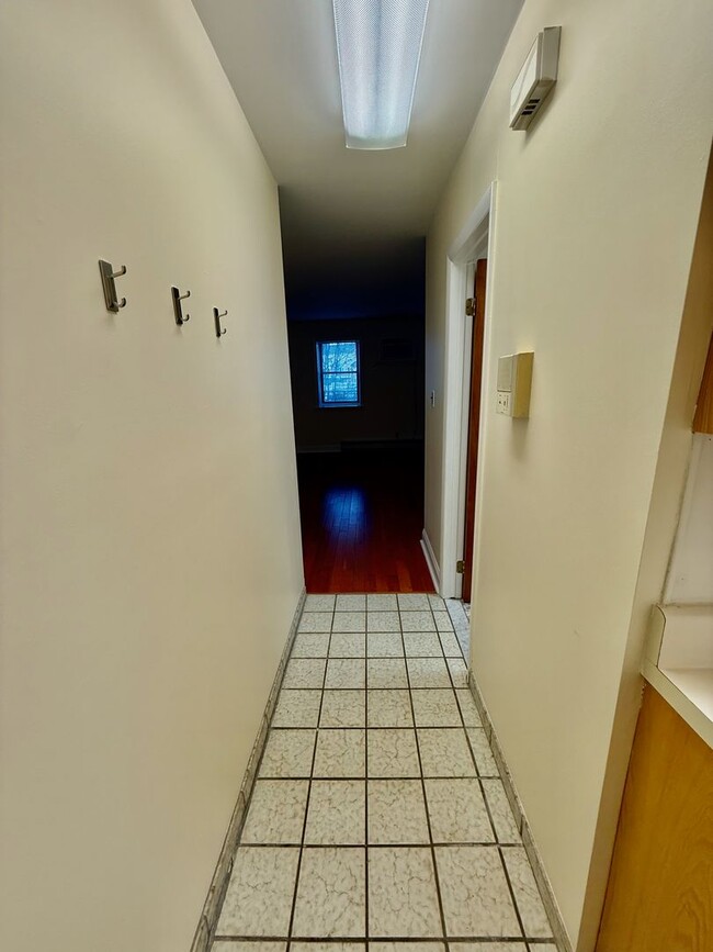 Building Photo - 2528 Christian St