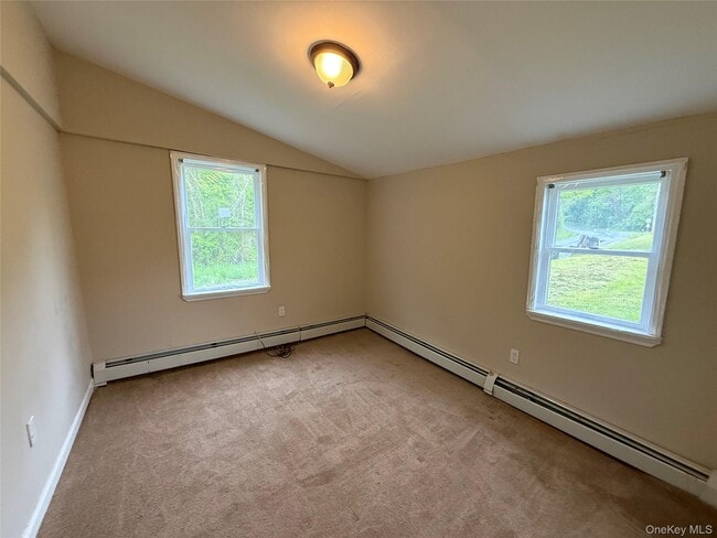Building Photo - 10 Crans Rd