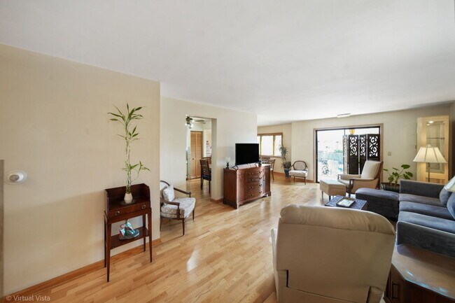 Building Photo - 1601 N 76th Ct