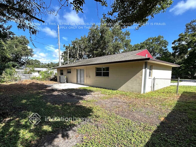 Building Photo - 2615 Roxie Ave