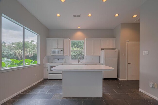 Building Photo - 11914 Ashmead Dr