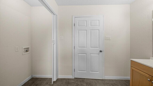 Building Photo - 2216 Avenue F