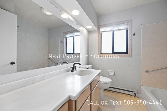 Building Photo - 1221 S Baker St