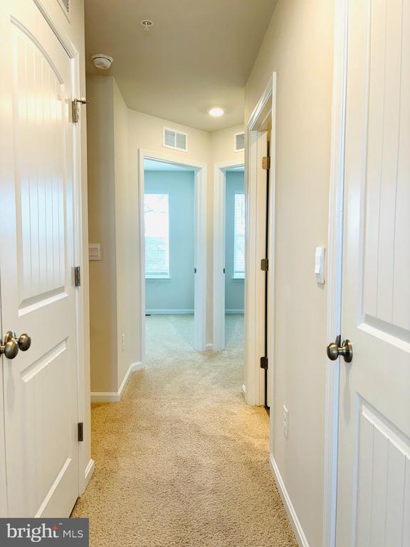 Building Photo - 100 Riverwalk Ter