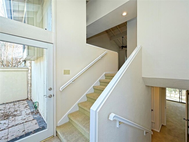 Building Photo - 519 Rock Bluff Dr