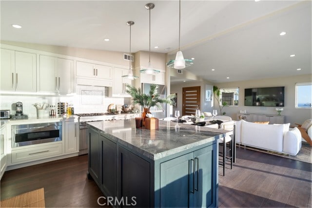 Building Photo - 2192 Crestview Dr