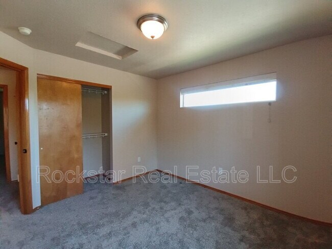 Building Photo - 6720 S Moran View St