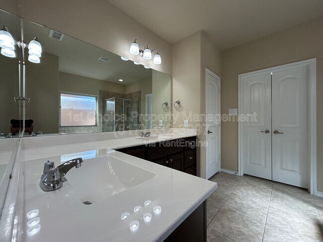 Building Photo - 15736 Barton Ridge Dr