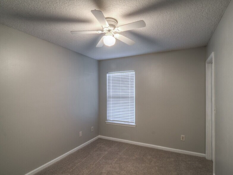 Building Photo - 552 Sparrow Branch Cir