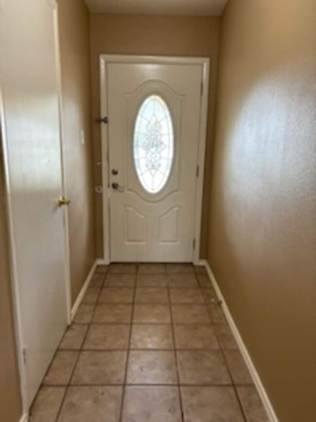 Building Photo - Inside loop 410/ Single story