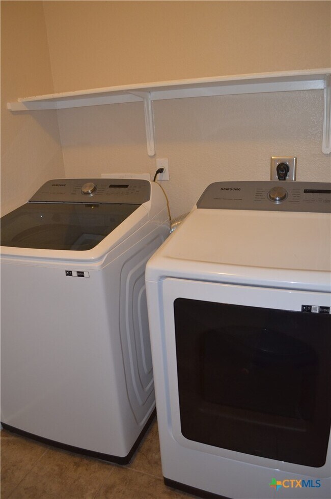 Building Photo - 108 W Gemini Ln