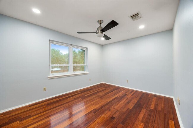 Building Photo - 15726 Walkwood Dr