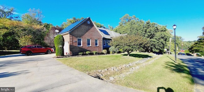 Building Photo - 9008 Doris Dr