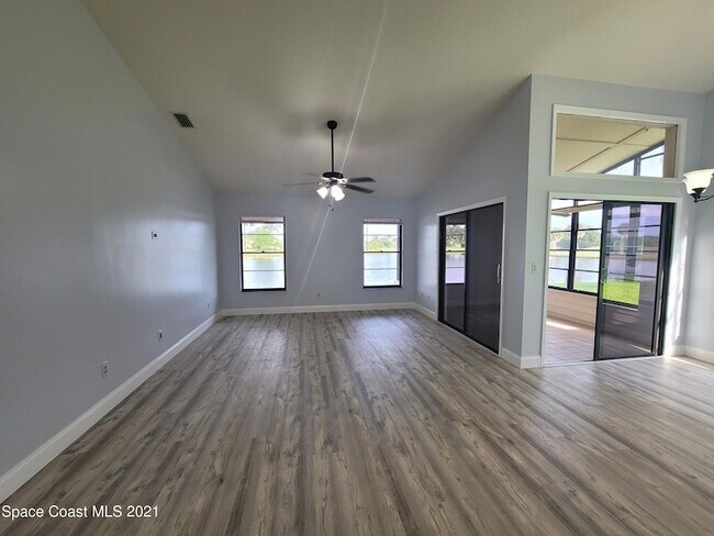 Building Photo - 912 Ridge Lake Dr