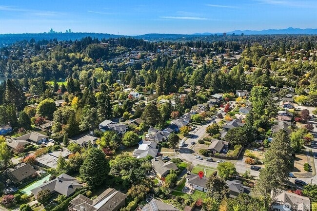 Building Photo - 5606 59th Ave NE