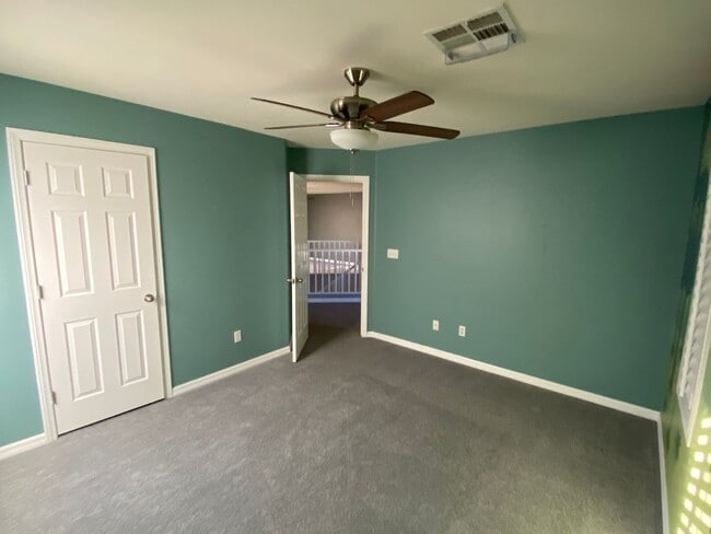 Building Photo - Gorgeous 4Bed/2.5Bath/2Car, 2-Story Residence with Loft in Mountains Edge Area gated Community!