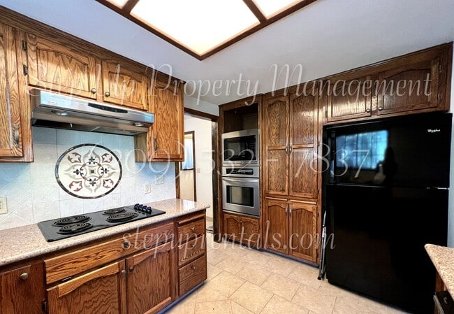 Building Photo - 2 Bedroom 2 Bath Home With Bonus Room off Racetrack!!!!