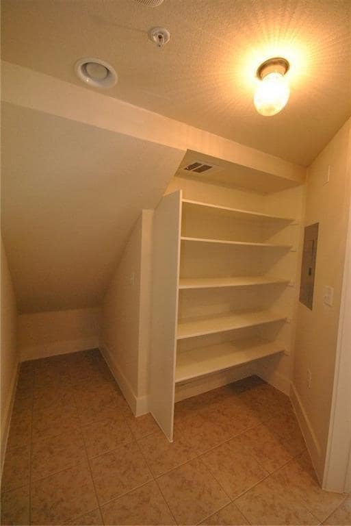 Building Photo - 2222 Creekside Ln
