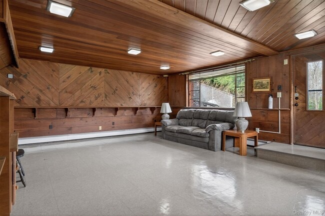 Building Photo - 353 Candlestick Hill Rd