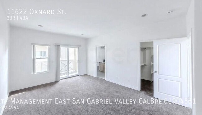 Building Photo - 11622 Oxnard St