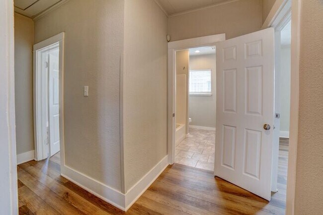 Building Photo - Dreamy Craftsman 3/2 Expertly Remolded