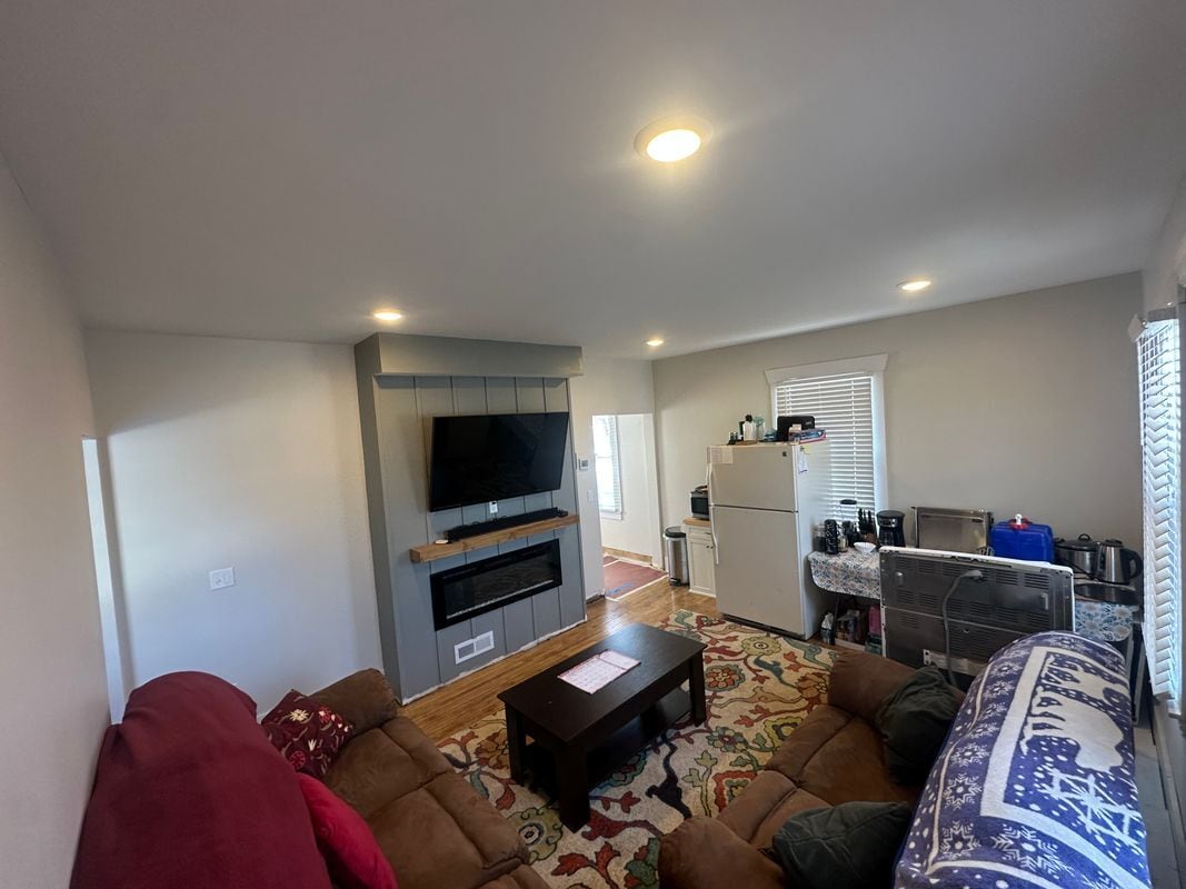 Building Photo - 321 Harrison St W