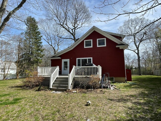 Building Photo - 5650 N Bayview Rd