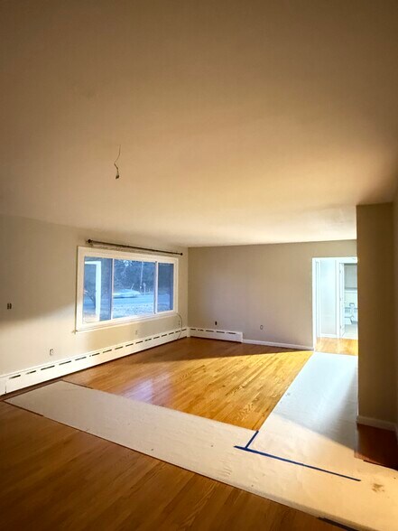 Building Photo - 500 Metlars Ln