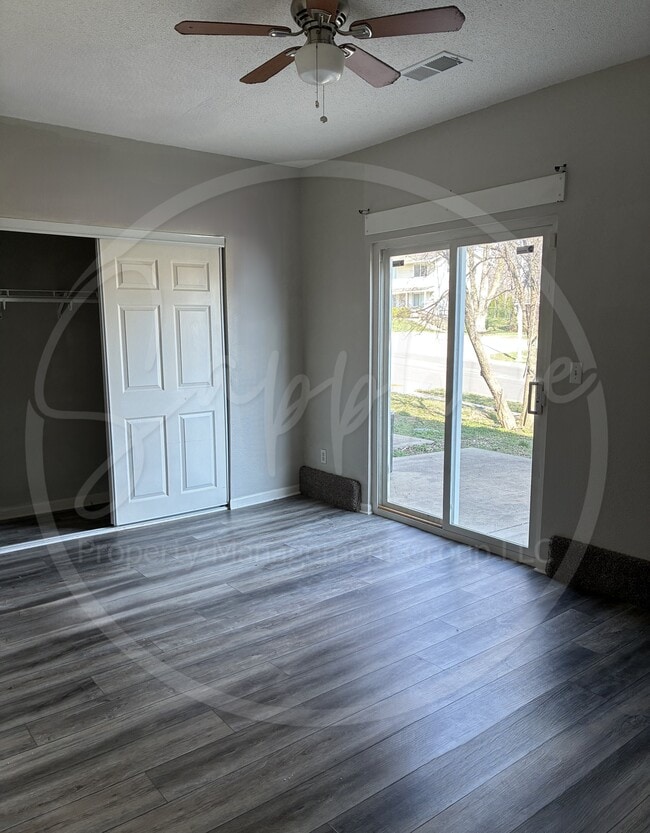 Building Photo - 5623 N Northwood Terrace