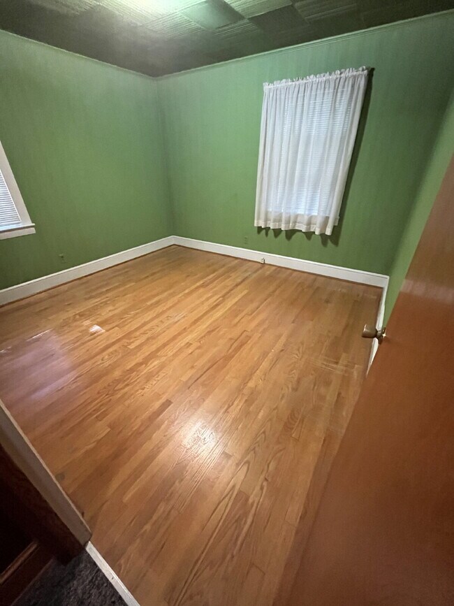 Building Photo - "Charming 3-Bedroom Retreat with Spacious Living in Colfax!"