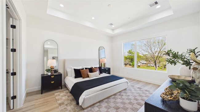 Building Photo - 2417 Harrington St