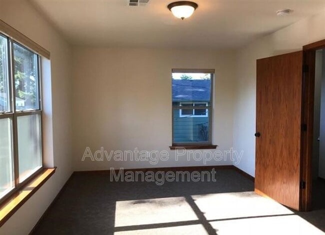 Building Photo - 2092 NW Arthur Pl