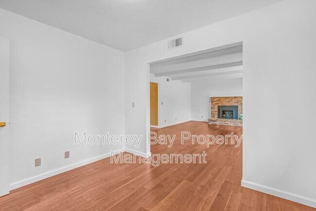 Building Photo - 2937 Lupin Ln