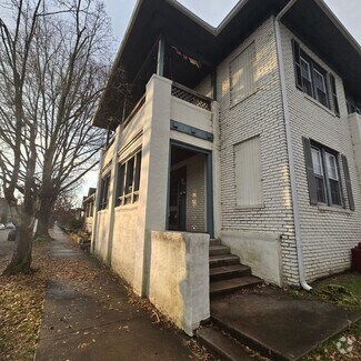Building Photo - 727 Deery St