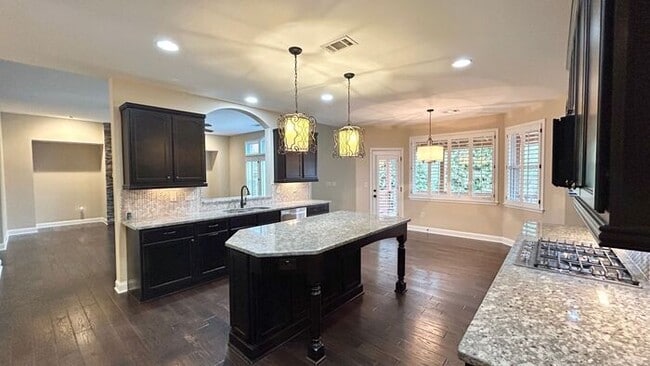 Building Photo - Stunning Cumming Executive Home, Hand Scraped Hardwoods, Custom Upgrades!