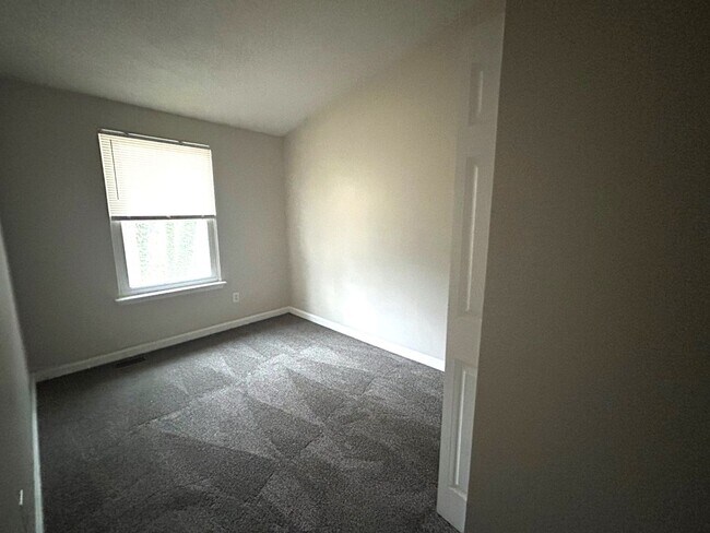 Building Photo - IVERJOHN4107