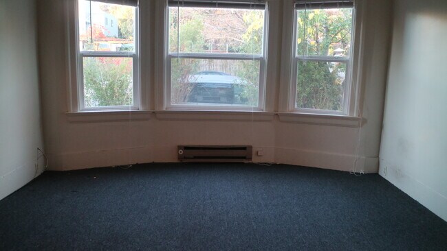 Building Photo - 2210 Parker St