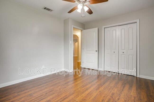 Building Photo - 902 Churchill Rd