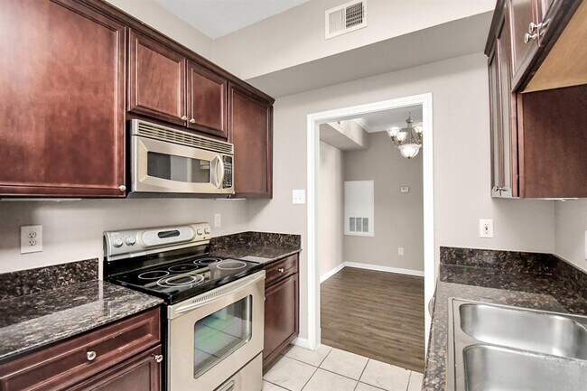 Building Photo - 2255 Braeswood Park Dr
