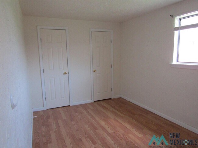 Building Photo - 1208 W Dallas Ave