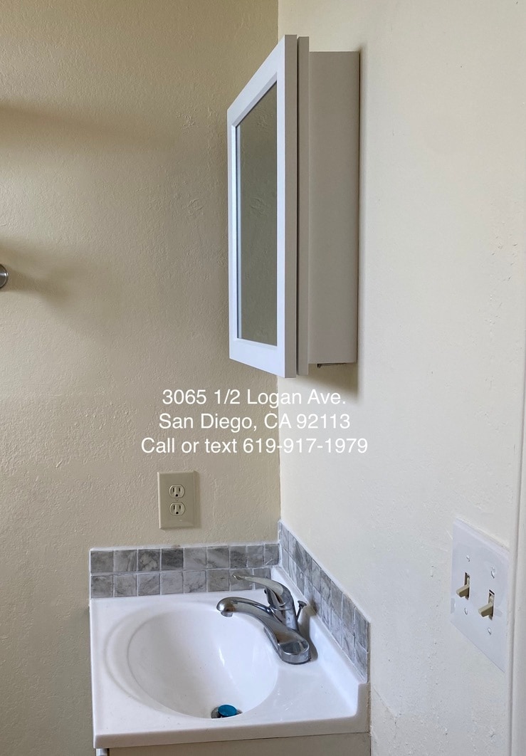 Building Photo - 3065 1/2 Logan Ave