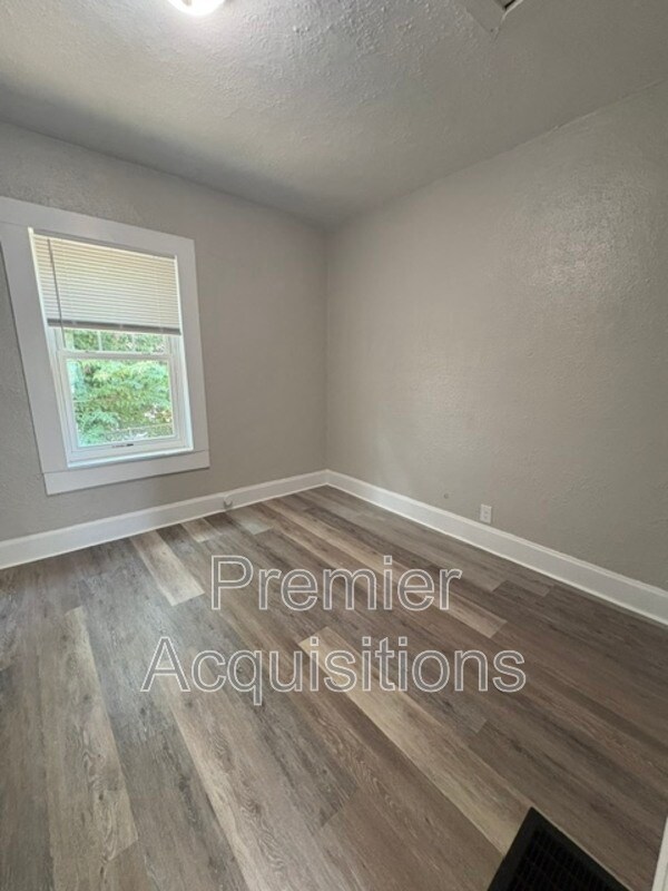 Building Photo - 610 Porter St