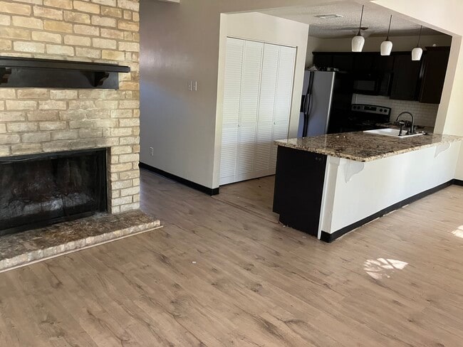 Building Photo - 626 Trailwood Ct