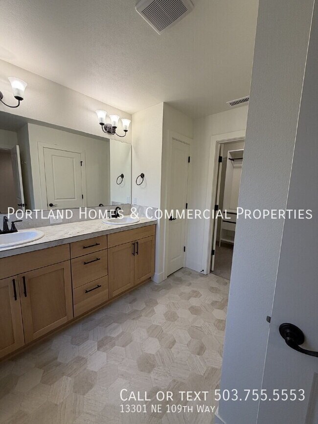 Building Photo - 13301 NE 109th Wy