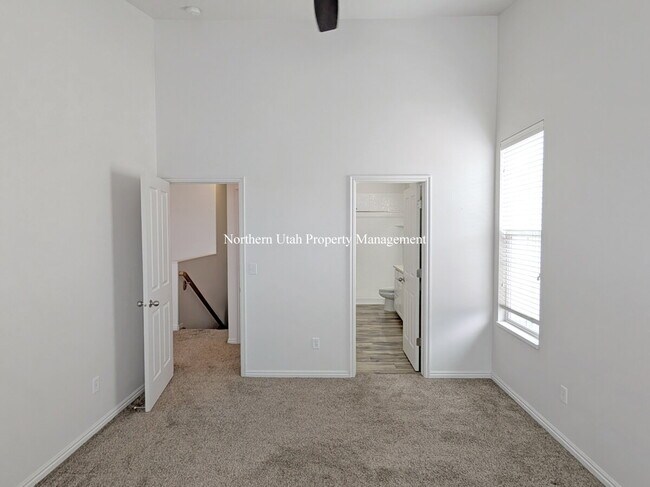 Building Photo - 2 Bed, 2 Bath, Garage, HVAC