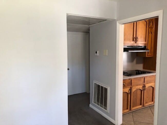 Building Photo - 1705 4th Pl NW