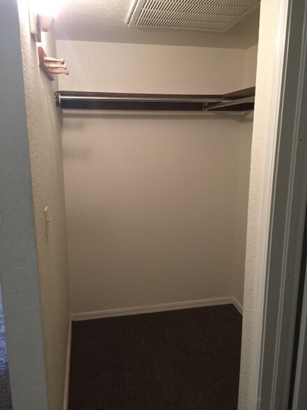Closet - 1932 E Lindsey St