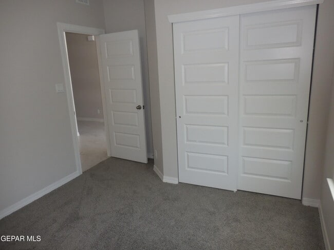 Building Photo - 552 Pne Vly Pl